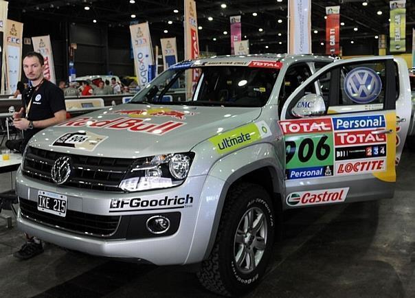 Vor der Markteinführung im Praxistest: Der neue VW Amarok als Begleitfahrzeug bei der Rallye Dakar 2010. Foto: VW/auto-reporter.net 